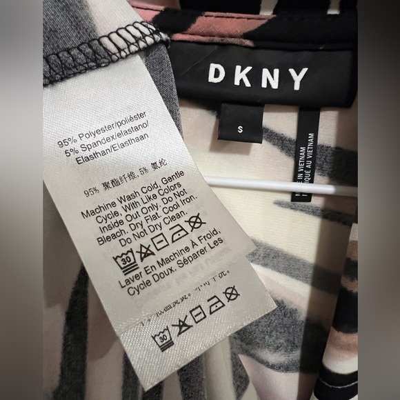 DKNY Wrap V-Neck Short Sleeve Top Size Small - Picture 3 of 3